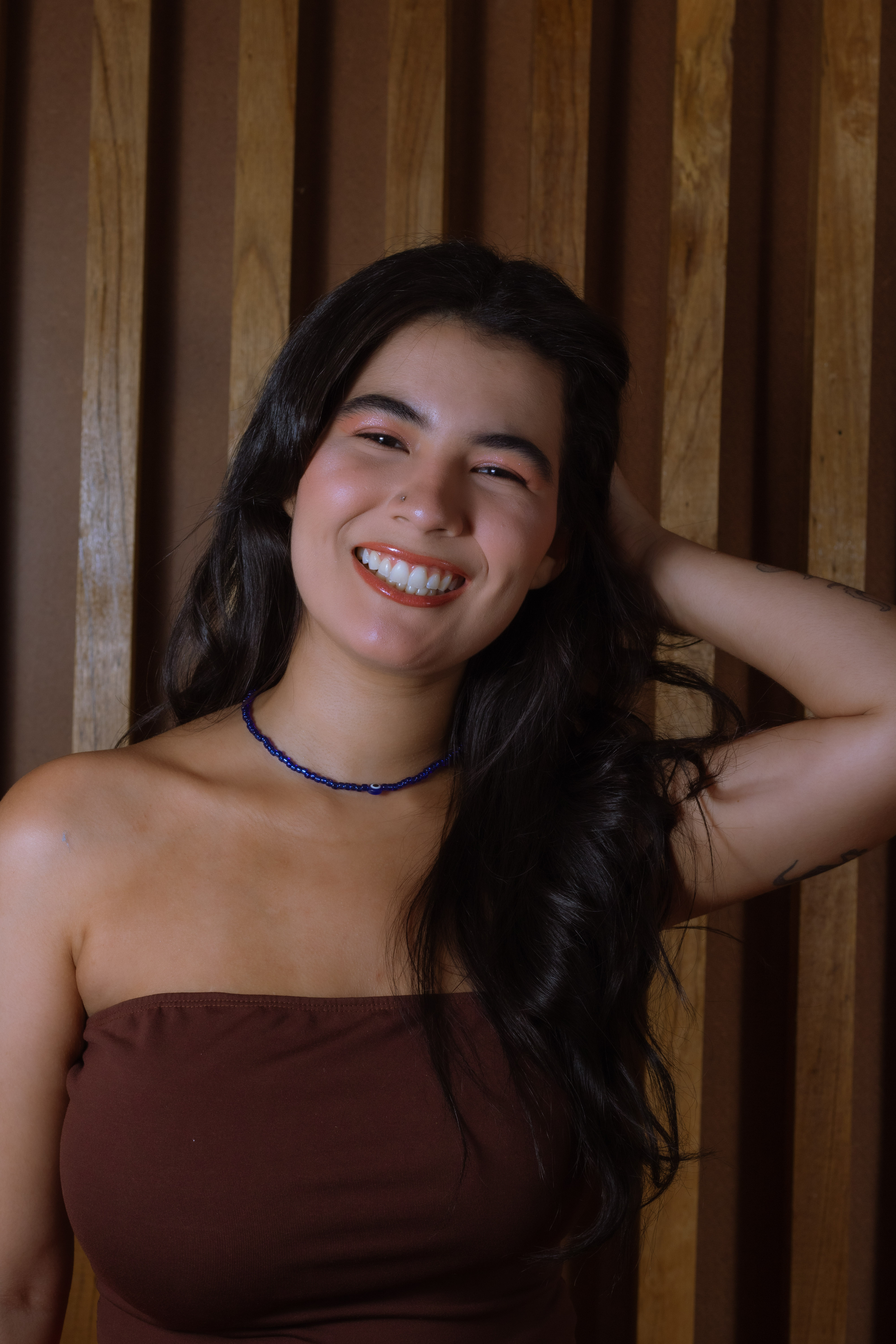 Paciente sorrindo após tratamento odontológico